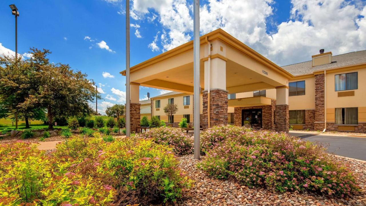 Comfort Inn & Suites Black River Falls I-94 Exterior photo