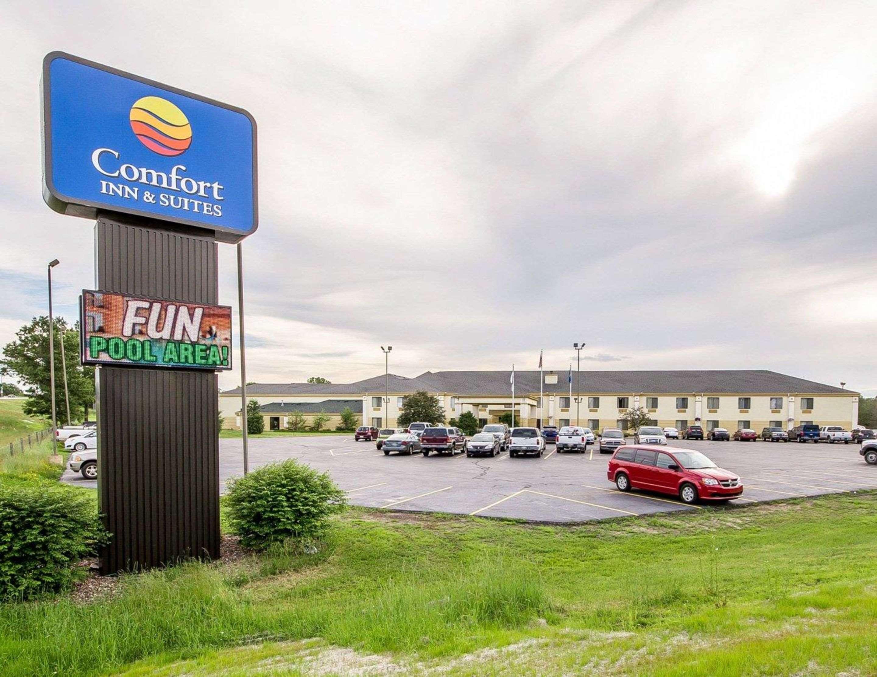 Comfort Inn & Suites Black River Falls I-94 Exterior photo